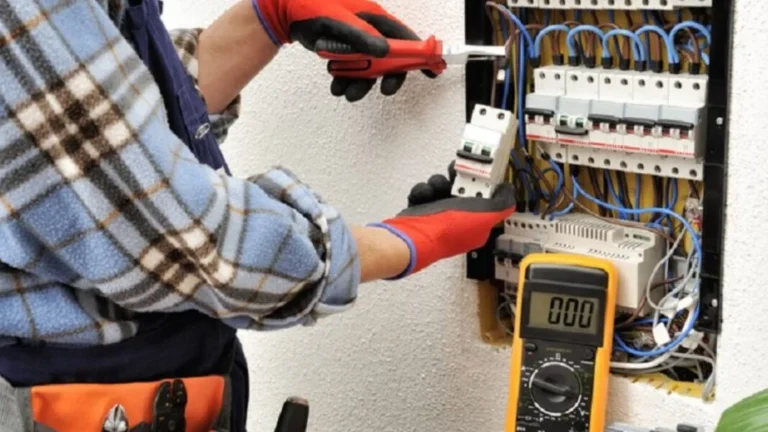 tecnico-en-instalaciones-electricas-y-automaticas-848x449-1-1400x788-1-1068x601